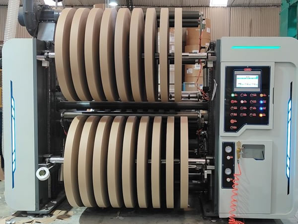 Machin Rewinder Kraft Paper Slitter Seri SLA enstale nan Perou pou fabrikasyon tib papye
